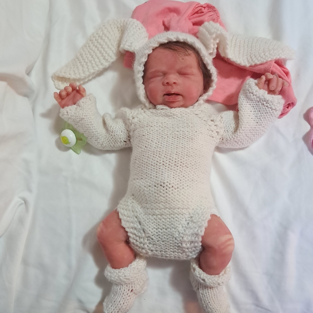 Realistic marshmallow silicone baby girl doll - Picture 12 of 17